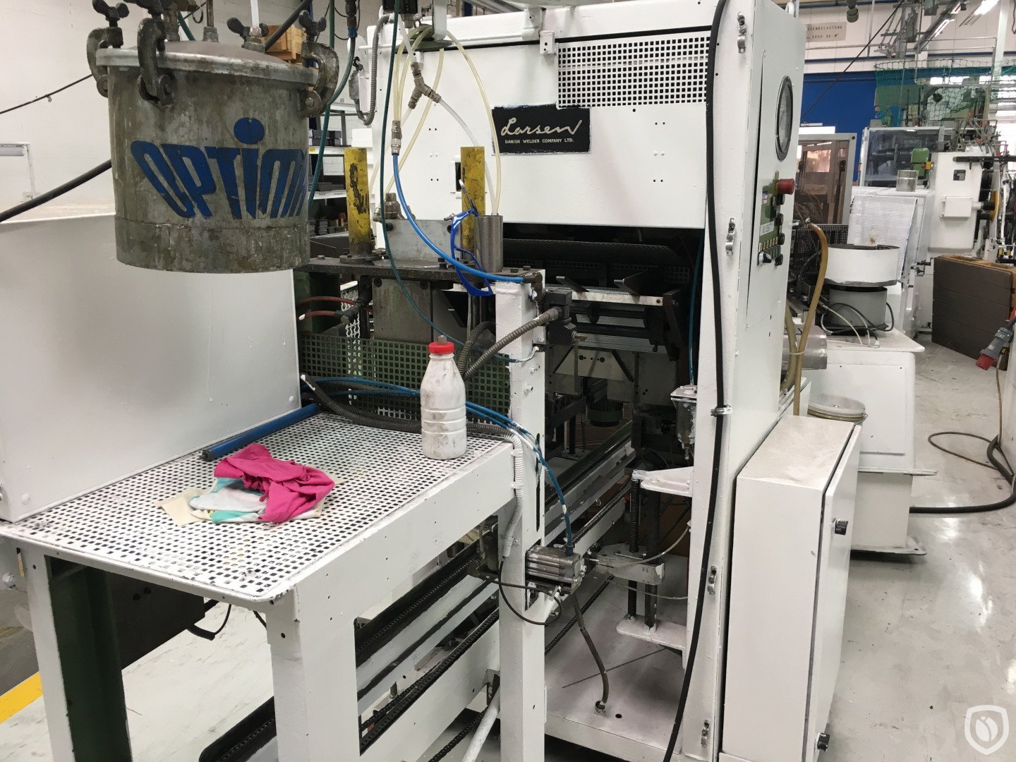 Larsen bailing machine